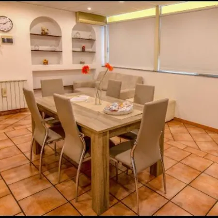 Luxurious Street Holiday home *